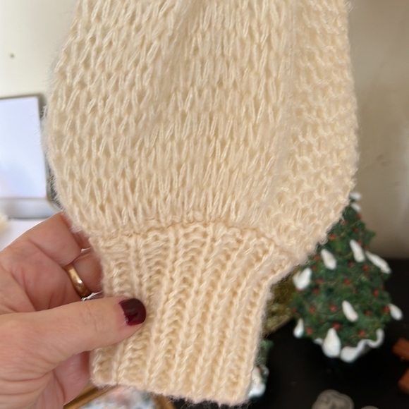 DAVI & DANI Winter White Oversized Cropped Sweater, Size Medium, EUC. - Picture 4 of 6